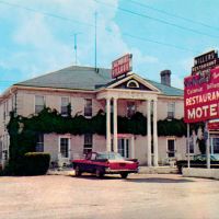 Colonial Village Restaurant Motel in Rolla, Missouri, Маплевуд