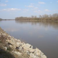 Missouri River, looking north from Indpendence Park Landing, Atchison, KS, Олбани (Генри Кантри)