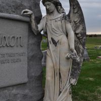 angel on tombstone, Prairie RIdge Cemetery, Polo, MO, Олбани (Генри Кантри)