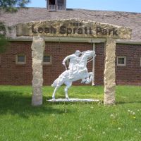 pony express rider relief, Leah Spratt park, St. Joe, MO, Сент-Джозеф