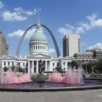 The Old Court House and the Gateway Arch - Saint Louis MO, Сент-Луис