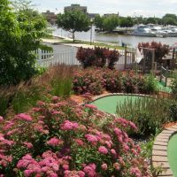 Buoy 18 Miniature Golf & View to Saginaw River, Бэй-Сити