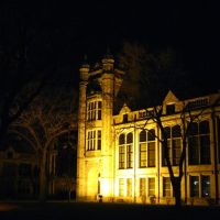 Fordson High School at night, Дирборн