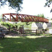New footbridge on old piers at Chippewa Landing Park (7 Sept 2006), Каро