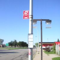 bus stop for Detroit Metro Airport, Линкольн-Парк