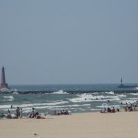 Pere Maquette Park beach with the Muskegon lighthouses, Нортон Шорес