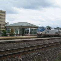 Amtrak arriving at new Pontiac, MI train station August 8, 2011, first day the new station is open, Понтиак