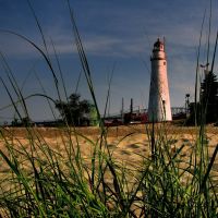 Fort Gratiot Lighthouse with Blue Water Bridge in background, Порт-Гурон