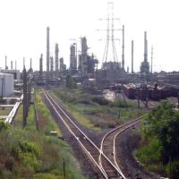 rails & the refineries of Oakwood Heights, Ривер-Руж