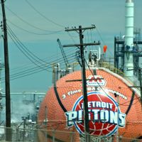 Detroit Pistons tank at refinery, Саутгейт