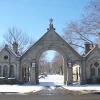 Entrance to Mount Elliott Cemetary (dating from 1841) on Mt Elliott Avenue in Detroit Michigan USA, Хамтрамк