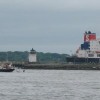 Tanker and the lighthouse, Портленд