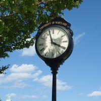 Clock in front of Stamp, Колледж-Парк