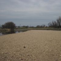 the gravel bar up river of the route 1 bridge, Норт-Брентвуд