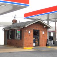 old gas station, A C & T Co, Historic National Road, Alt U.S. Route 40, 724 Frederick Street, Hagerstown, MD, Хагерстаун