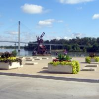 Bob Kerrey Bridge & Labor Statues, Омаха
