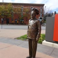 Chef Boyardee statue, ConAgra Foods, Omaha, NE, Омаха