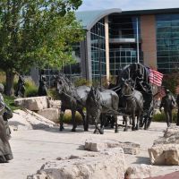 woman walking, wagon pulled by horses, Pioneer Courage, Omaha, NE, Омаха