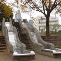 Downtown Omaha -- Slides at Gene Leahy Mall -- Notice FNB Tower in background, Омаха