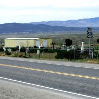 Highway 50, "The Loneliest Road in America", cutting thru the middle of the Austin Nv. graveyard. Elevation 6250 ft., Виннемукка