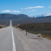 U.S. Highway 50 toward Mt. Airy Mesa (left) and the distant Toiyabe Range, Калинт