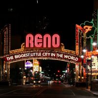 Reno, Virginia St; Entrance by night, Рино