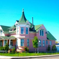 Big Pink House (Douglas Mansion?) in Fallon, Nevada, Фаллон