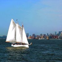 Sailboat on the Hudson River, Джерси-Сити