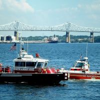 "Fire Boats" - Perth Amboy Marine 5 - FDNY Fire-Rescue MO-22 - Outerbridge Crossing - Arthur Kill - Perth Amboy, NJ - 9.14.2007, Перт-Амбой