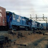 Southbound Conrail Freight Train "SELI" with three GE B23-7s providing power at Beacon, NY, Бикон