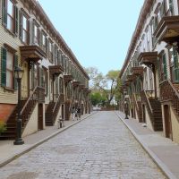 USA, le plus vieux quartier de Harlem avec les maisons en bois de Syvan Terrace, Бронкс