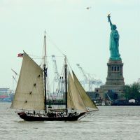 USA, sur Liberty Island, la Statue de la Liberté de 46m fût achevée le 28 Octobre 1886, Бэй-Шор
