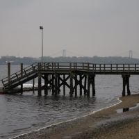 Pier in Great Neck Estates Park-Misty Afternoon., Грэйт-Нек-Эстейтс