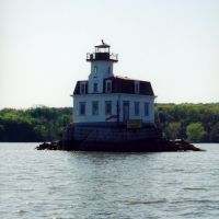 Esopus Meadows Lighthouse in the Hudson River near Staatsburg, NY, ДеВитт