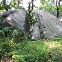 Split Rock: Traditionally, Anne Hutchinsons Hiding Place During Indian Raid, Истчестер