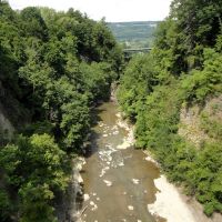 Cornell gorge and falls from the pedestrian bridge, Итака