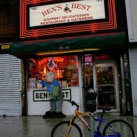Bens Best on Queens Blvd., Корона