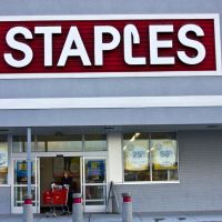 Staples at the Bay Harbour Mall, Лауренс