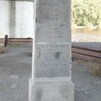New Jersey Boundary Monument 1882 (under I-84 bridge), Порт-Джервис
