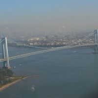 The Verrazano Narrows Bridge approaching from the southwest.  New York City, USA.  October 8, 2006, Саут-Бич