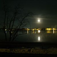 Winter Solstice Moon on Niagara River, Тонаванда
