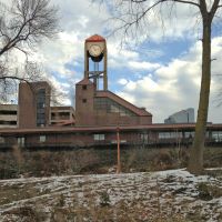 White Plains train station clocktower from Bronx River Parkway N., Уайт-Плайнс