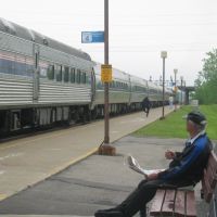Passengers Boarding An Amtrak Train At Buffalo-Depew Station, Чиктовага