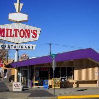 former Dennys Restaurant, now Miltons Restaurant, Central Ave, Historic Route 66, Albuquerque, NM, built in 1964. Style: Googie, Альбукерк