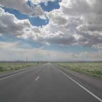 Endless desert road scene, Берналилло