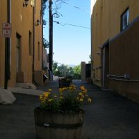 Just off Plaza in downtown Taos, Таос
