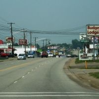 Mainstreet scenery in Belpre OH on a pretty hot Thursday afternoon in the Summer 07, Белпр