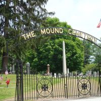 Mound Cemetery, Девола