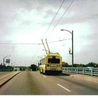 trolleybus crossing Great Miami River, Dayton, Ohio, Дэйтон