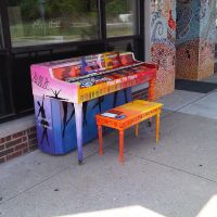Play Me Im Yours Piano Madisonville, Маримонт